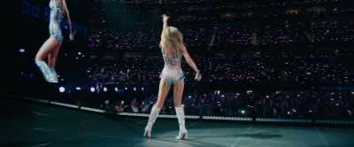 Oh, L.A., you're making me
feel excellent right now. - TAYLOR SWIFT | THE ERAS TOUR