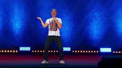Oh, l'm so old and weary. - Russell Howard: Recalibrate