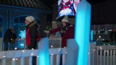 Oh, look at her. Wow! - Sister Swap: Christmas in the City