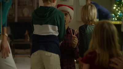 - Oh, look at that!
- A little candy cane action. - Dirty John