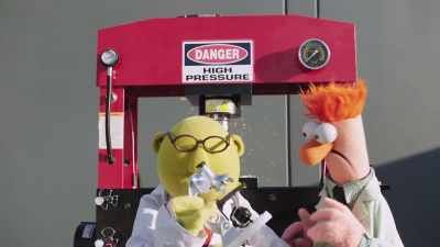 Oh, look at this, Beaky,
your very first microscope. - Muppets Now