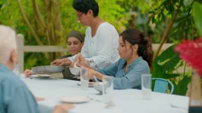 Oh, look
at this vanilla bean ice cream. - Eva Longoria: Searching for Mexico