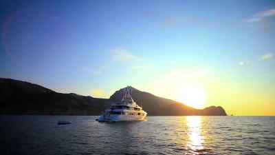 - Oh, look how beautiful. - Below Deck Mediterranean