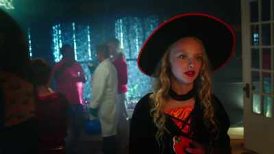 Oh, look,
it's Queen Bee Beatrice. - Anastasia: Once Upon a Time