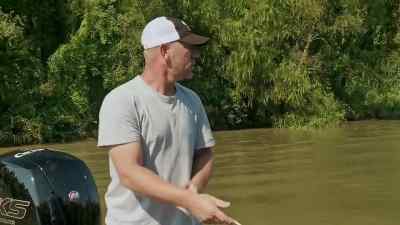 Oh, look, look,
over there, over there. - Swamp People