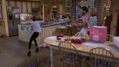 Oh, look! Our teenager's first steps! - Fuller House