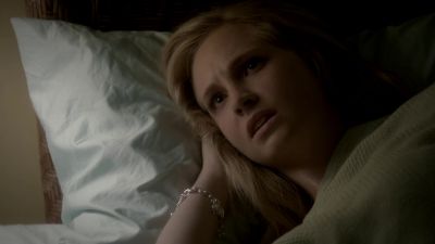 Oh, that looks bad. - The Vampire Diaries