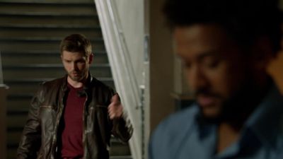 - Oh, my lord.
- Lock on the back door was broken. - Under the Dome