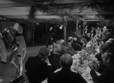 - Oh, mama, here they come. - Citizen Kane