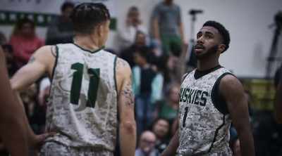 Oh, man, this is coming down
to the last possession. - Last Chance U: Basketball