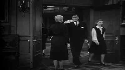 Oh Marta, you'll all be
leaving on tonight's train. - Cry Wolf