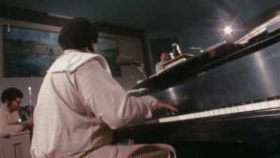 -Oh, Mary, don't you weep
-Don't weep - Amazing Grace