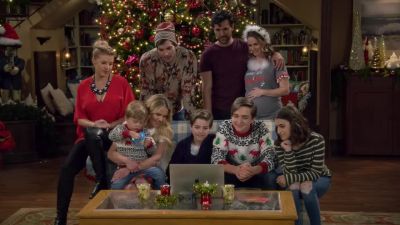 Oh, Max, look how cute you were. - Fuller House
