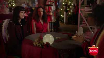 Oh, may you all live together
in harmony. - Under the Christmas Tree