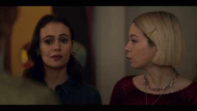 - Oh, maybe Cass knew your mom.
- Anabelle. - Archive 81