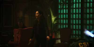 - Oh, motherfucker.
- What's going on? - Altered Carbon