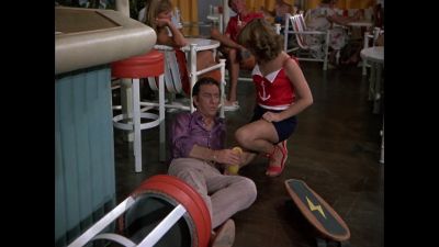 Oh, Mr. Willens,
would you like me - The Love Boat