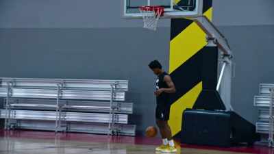 - Oh.
- [music builds] - Destination NBA: A G League Odyssey
