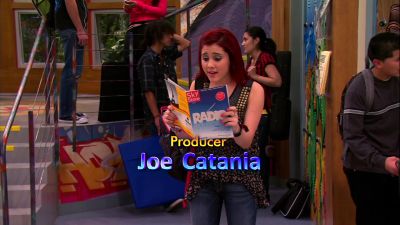 - OH, MY GOD,
A LITTER BOX - Victorious