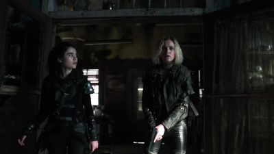 OH, MY GOD. MOM. MOM? - The 100