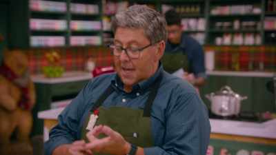 - Oh, my.
- This cake has buttercream, - Baking It