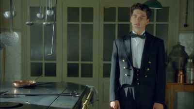 ♪ Oh, na, na, na ♪ - Grand Hotel