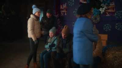 - Oh.
- Nice weather we're having. - The Dog Days of Christmas