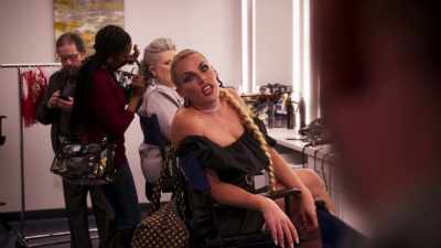 - Oh, no.
Ashley died - Girls5eva