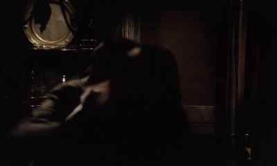 - Oh, no!
- (Clanking) - Horror Express