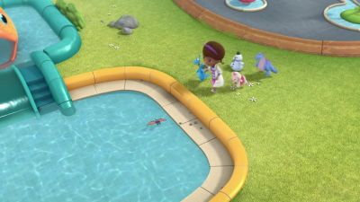 Oh no,
he landed in the pool. - Doc McStuffins