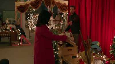 Oh, no, no, that's for, - Merry Magic Christmas