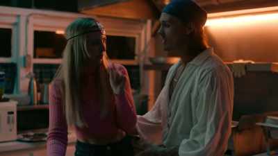 - Oh no, not now, ryan.
- Jesus, crystal, - Moonshine