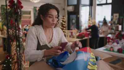 Oh, no.
Oh, no. I'm going to be late. - Unwrapping Christmas: Mia's Prince