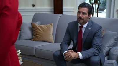 Oh, no, sir.
Um, I'm an aide. - Tyler Perry's The Oval