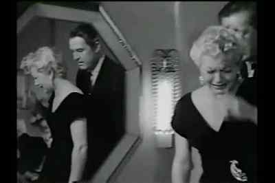 Oh, no. Steve,
turn the light out.
Turn it down. - A Life of Her Own