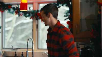 Oh no, Steven is
an old, old, old, - The Christmas Venue