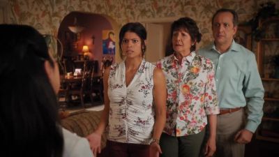 Oh, no. What happened? - Jane the Virgin