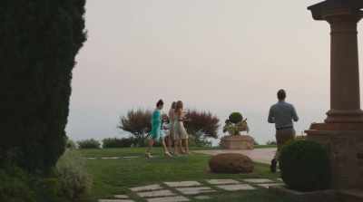 -Oh, not even...
-It's great. - Beatriz at Dinner