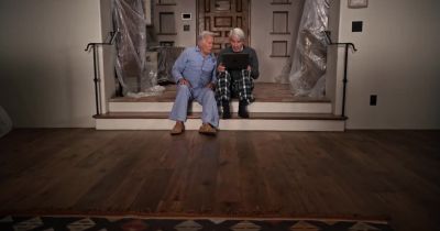 -Oh!
-Oh, dear. - Grace and Frankie