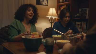 -Oh.
-Oh, do I? [laughs] - Friday Night Sext Scandal