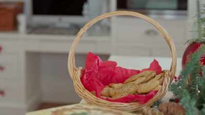 Oh! Oh, hey, those
are for fellas - Believe in Christmas