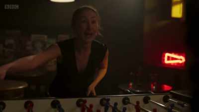 Oh! Oh, I just did it again!
Sorry, guys, we're closing. - Chloe