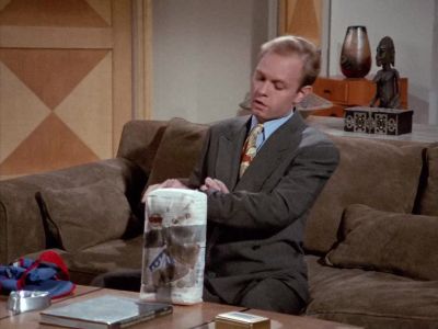 Oh, oh, oh. Time for his nap. - Frasier