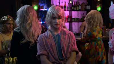 Oh. Okay, I'm gonna get a white wine. Mm. - Pretty Smart