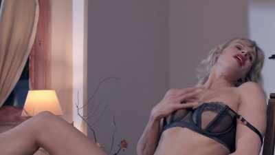 - Oh, he picks me up, and he penetrates me. - Darker Shades of Summer