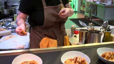 Oh, this plating
is really rustic. - Secret Chef