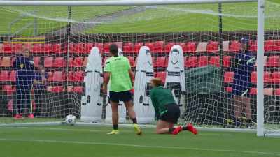 - Oh!
- (PLAYERS CHEERING) - Matildas: The World at Our Feet