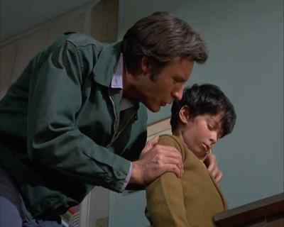Oh, please make it work. - Land of the Giants