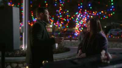 Oh, you read my mind! Mm. - A Country Christmas Harmony