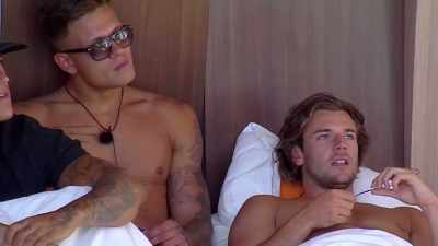 ‐Oh, really?
‐Yeah, but
it's just... I said, - Love Island